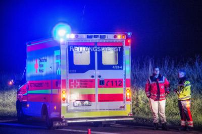 Wendlingen/A8: Pkw ueberschlaegt sich